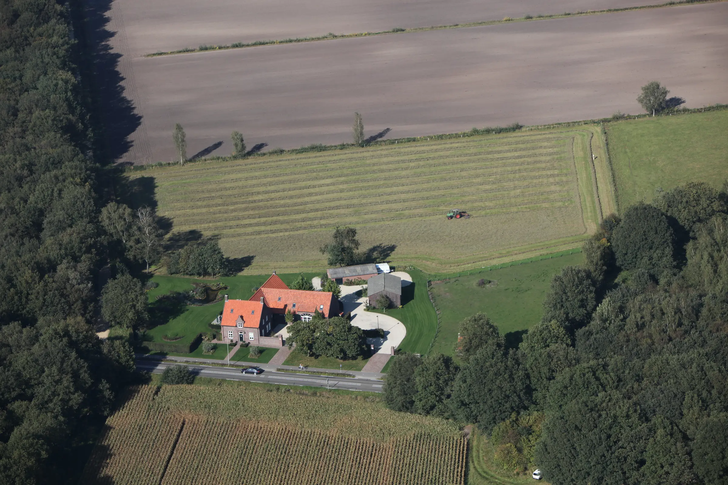 Vlaendrenhof exterior at dusk